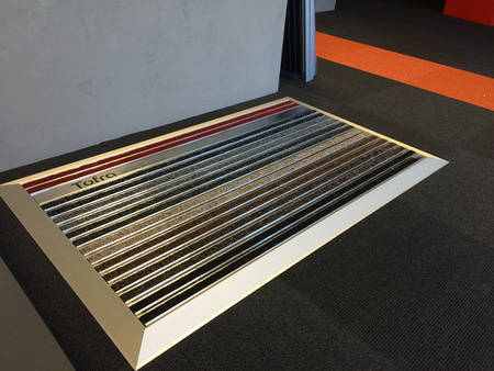  Wycieraczka aluminiowa 19 / 30 mm z wkładami tekstylnymi 1 m kw.